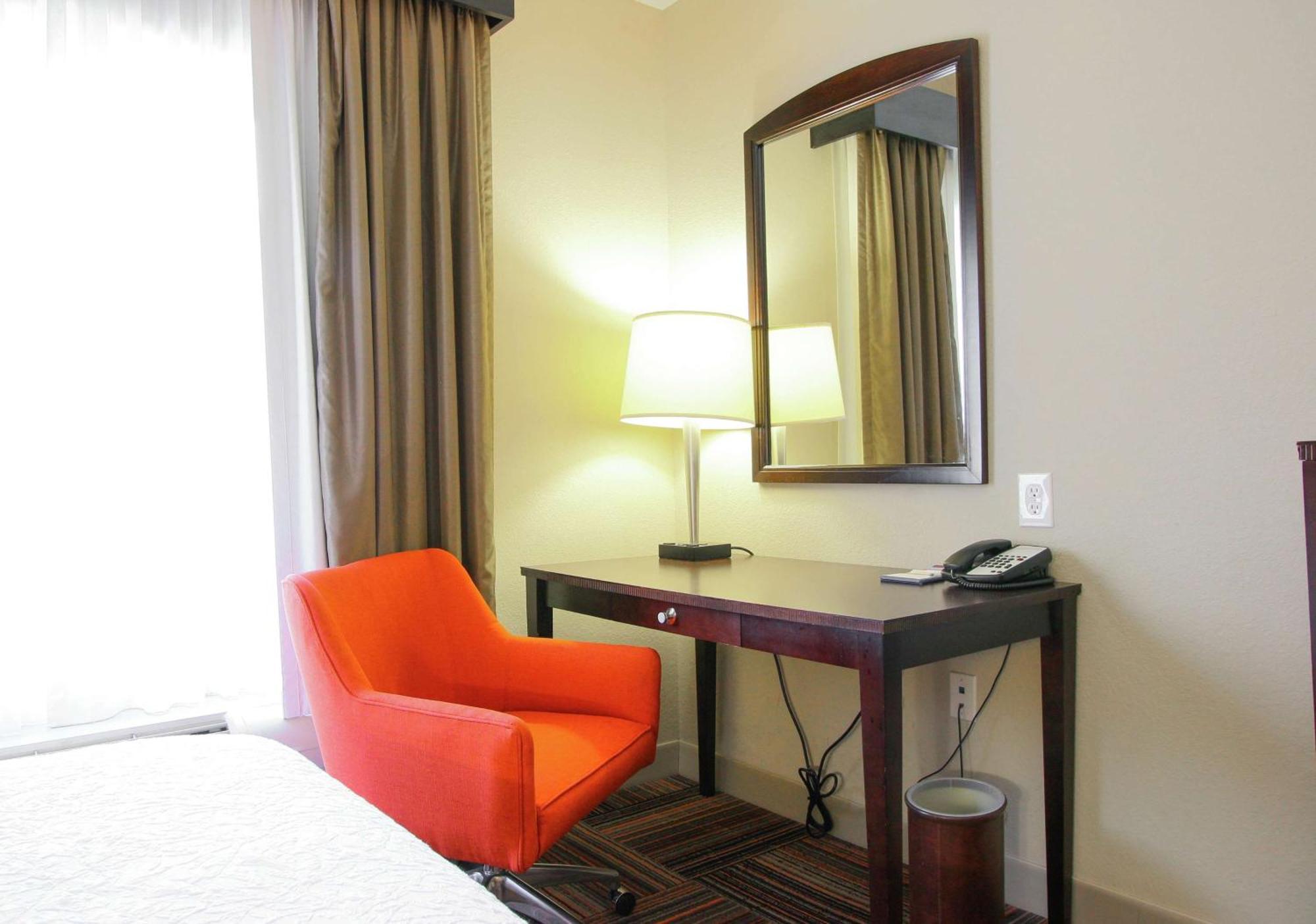 Hampton Inn & Suites Flowery Branch Exterior photo