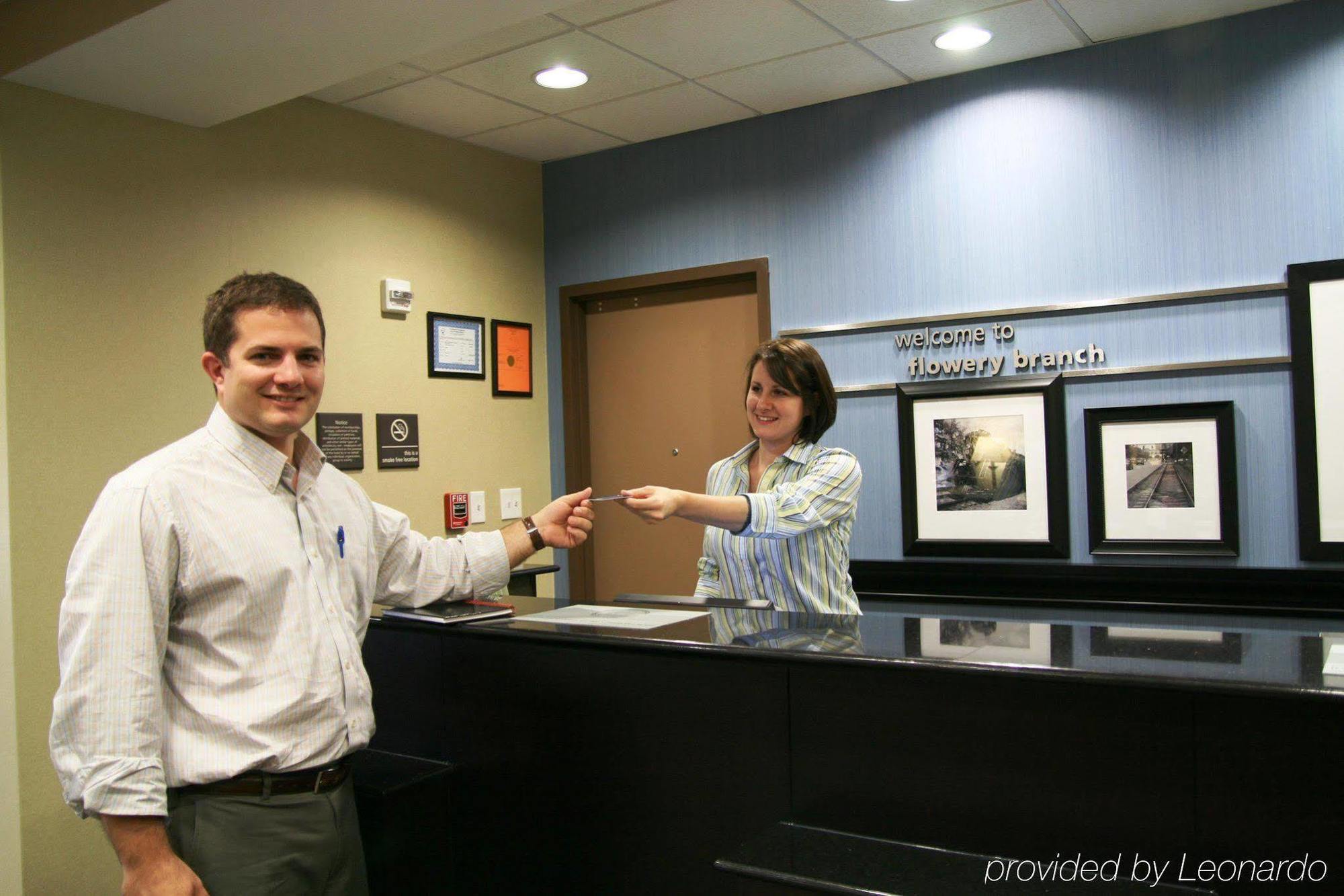 Hampton Inn & Suites Flowery Branch Interior photo